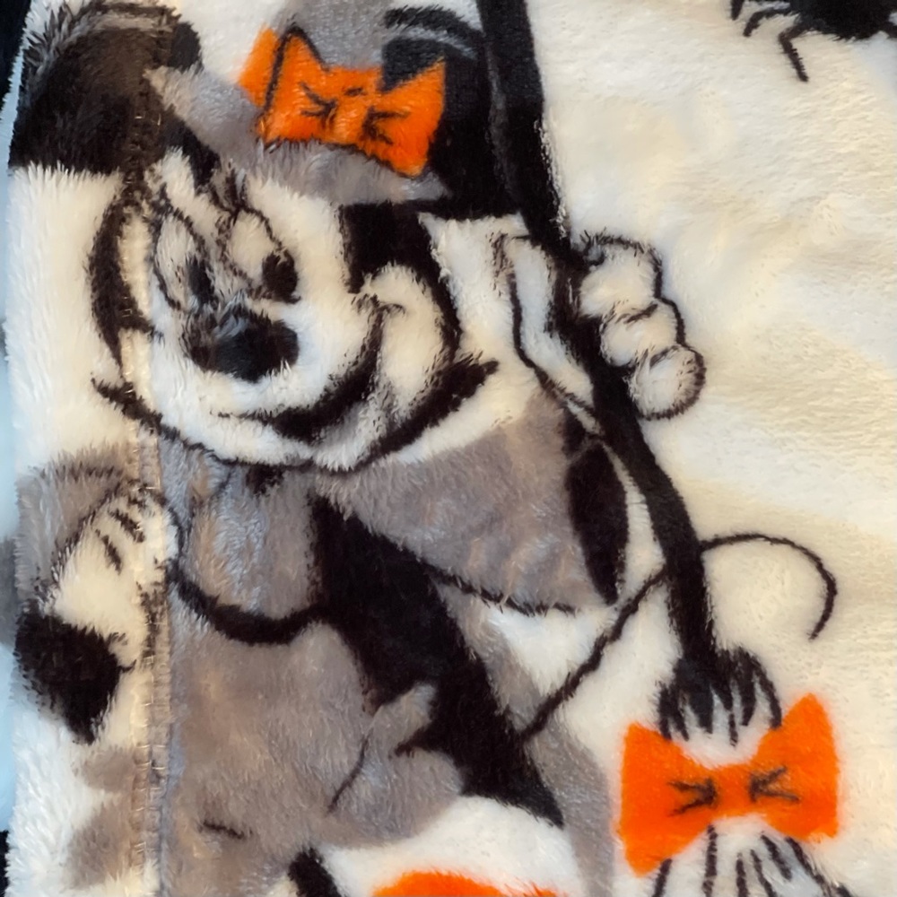 Disney Halloween Mickey & Minnie Mouse Plush Throw - Picture 3 of 6